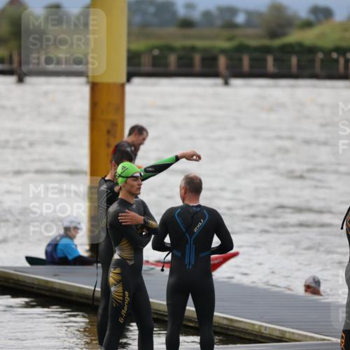 25.08.2024 - Elbe Triathlon Hamburg H.Heesch http://msf.ph/oto/6829823 25.08.2024 07:54:35 Schwimmen  meine-sportfotos.de