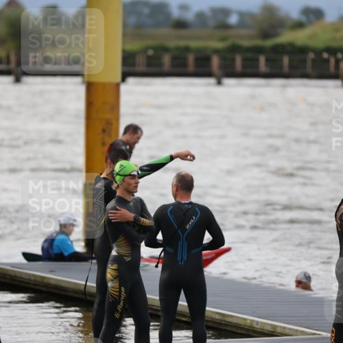 25.08.2024 - Elbe Triathlon Hamburg H.Heesch http://msf.ph/oto/6829829 25.08.2024 07:54:35 Schwimmen  meine-sportfotos.de