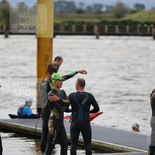 25.08.2024 - Elbe Triathlon Hamburg H.Heesch http://msf.ph/oto/6829833 25.08.2024 07:54:35 Schwimmen  meine-sportfotos.de