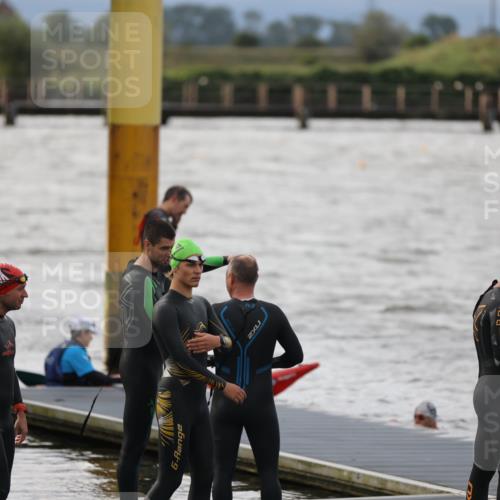 25.08.2024 - Elbe Triathlon Hamburg H.Heesch http://msf.ph/oto/6829836 25.08.2024 07:54:36 Schwimmen  meine-sportfotos.de