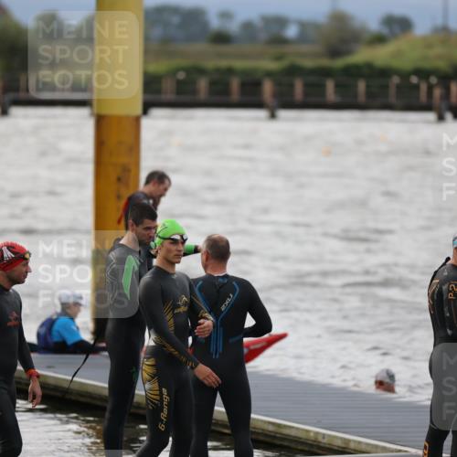 25.08.2024 - Elbe Triathlon Hamburg H.Heesch http://msf.ph/oto/6829839 25.08.2024 07:54:36 Schwimmen  meine-sportfotos.de