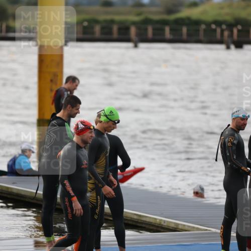25.08.2024 - Elbe Triathlon Hamburg H.Heesch http://msf.ph/oto/6829844 25.08.2024 07:54:37 Schwimmen  meine-sportfotos.de