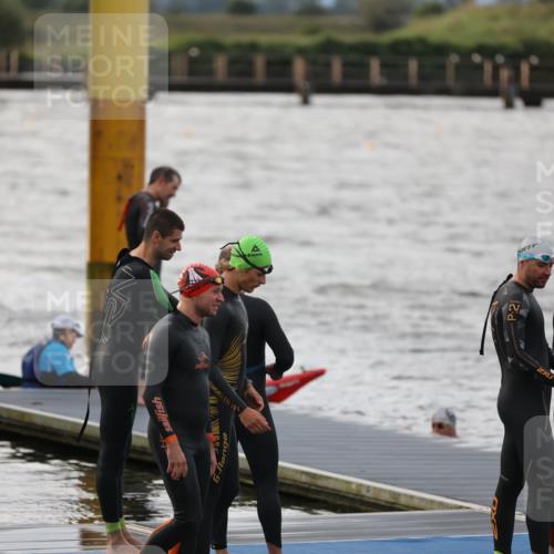 25.08.2024 - Elbe Triathlon Hamburg H.Heesch http://msf.ph/oto/6829847 25.08.2024 07:54:37 Schwimmen  meine-sportfotos.de