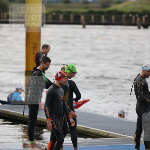 25.08.2024 - Elbe Triathlon Hamburg H.Heesch http://msf.ph/oto/6829852 25.08.2024 07:54:37 Schwimmen  meine-sportfotos.de