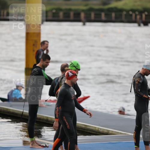 25.08.2024 - Elbe Triathlon Hamburg H.Heesch http://msf.ph/oto/6829855 25.08.2024 07:54:37 Schwimmen  meine-sportfotos.de