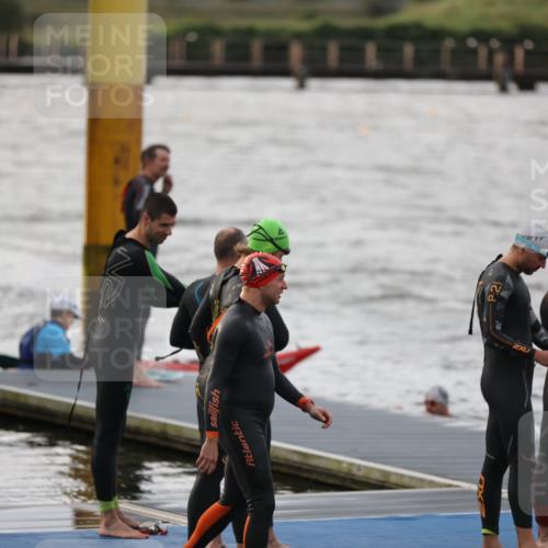 25.08.2024 - Elbe Triathlon Hamburg H.Heesch http://msf.ph/oto/6829862 25.08.2024 07:54:37 Schwimmen  meine-sportfotos.de