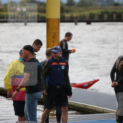 25.08.2024 - Elbe Triathlon Hamburg H.Heesch http://msf.ph/oto/6829869 25.08.2024 07:54:47 Schwimmen  meine-sportfotos.de