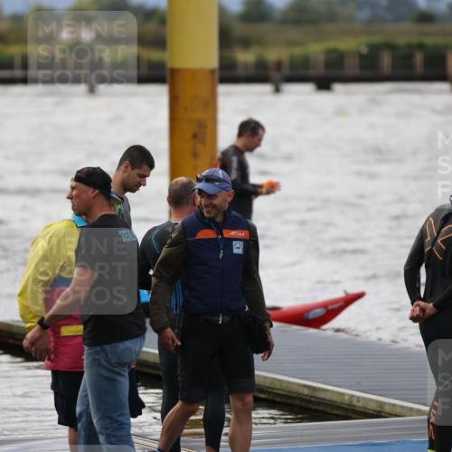 25.08.2024 - Elbe Triathlon Hamburg H.Heesch http://msf.ph/oto/6829873 25.08.2024 07:54:47 Schwimmen  meine-sportfotos.de