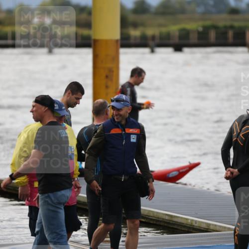 25.08.2024 - Elbe Triathlon Hamburg H.Heesch http://msf.ph/oto/6829875 25.08.2024 07:54:48 Schwimmen  meine-sportfotos.de