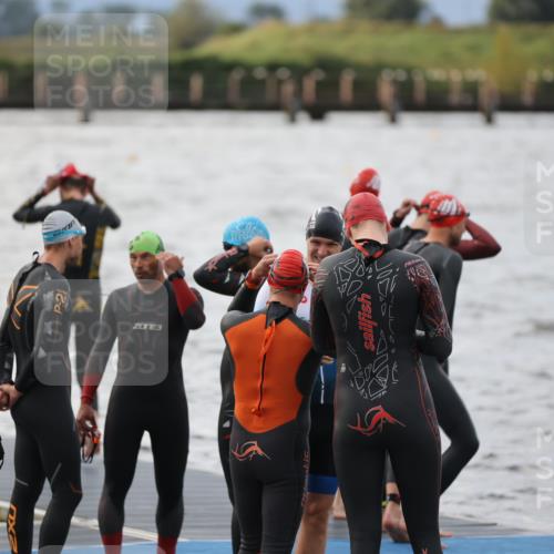 25.08.2024 - Elbe Triathlon Hamburg H.Heesch http://msf.ph/oto/6829887 25.08.2024 07:54:49 Schwimmen  meine-sportfotos.de
