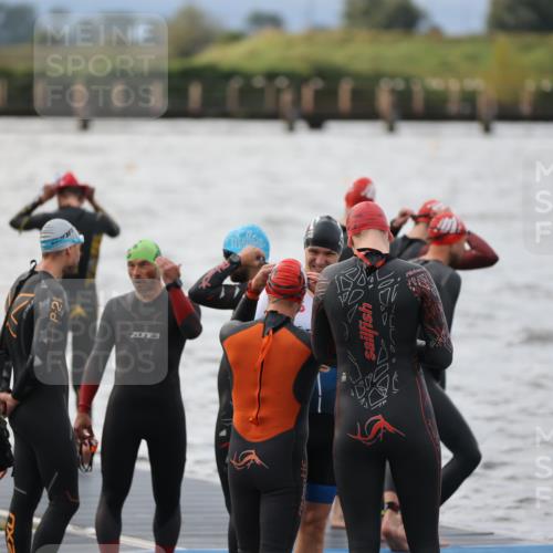 25.08.2024 - Elbe Triathlon Hamburg H.Heesch http://msf.ph/oto/6829893 25.08.2024 07:54:49 Schwimmen  meine-sportfotos.de
