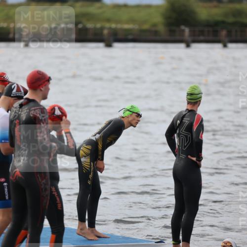 25.08.2024 - Elbe Triathlon Hamburg H.Heesch http://msf.ph/oto/6829899 25.08.2024 07:54:51 Schwimmen  meine-sportfotos.de