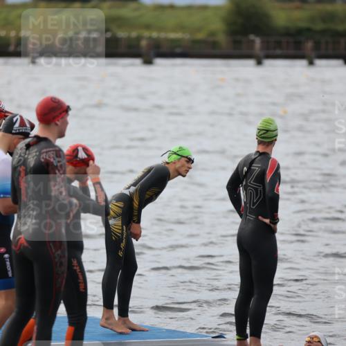 25.08.2024 - Elbe Triathlon Hamburg H.Heesch http://msf.ph/oto/6829902 25.08.2024 07:54:52 Schwimmen  meine-sportfotos.de