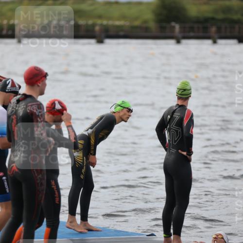 25.08.2024 - Elbe Triathlon Hamburg H.Heesch http://msf.ph/oto/6829906 25.08.2024 07:54:52 Schwimmen  meine-sportfotos.de