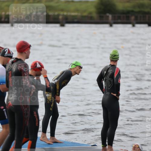 25.08.2024 - Elbe Triathlon Hamburg H.Heesch http://msf.ph/oto/6829908 25.08.2024 07:54:52 Schwimmen  meine-sportfotos.de