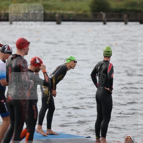 25.08.2024 - Elbe Triathlon Hamburg H.Heesch http://msf.ph/oto/6829912 25.08.2024 07:54:52 Schwimmen  meine-sportfotos.de
