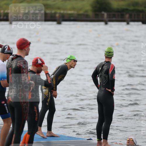 25.08.2024 - Elbe Triathlon Hamburg H.Heesch http://msf.ph/oto/6829914 25.08.2024 07:54:52 Schwimmen  meine-sportfotos.de