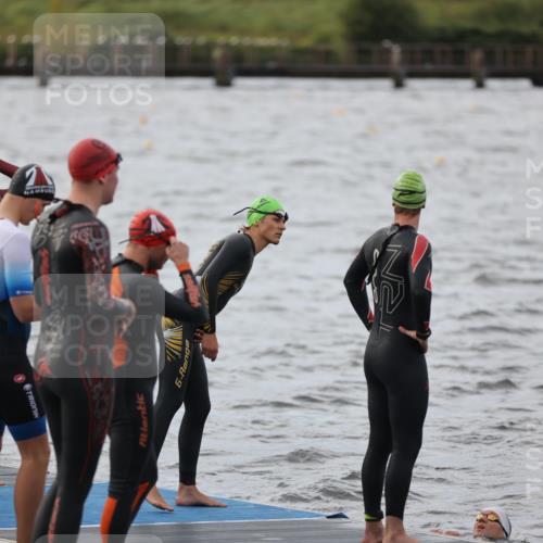 25.08.2024 - Elbe Triathlon Hamburg H.Heesch http://msf.ph/oto/6829918 25.08.2024 07:54:52 Schwimmen  meine-sportfotos.de