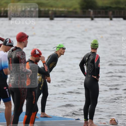 25.08.2024 - Elbe Triathlon Hamburg H.Heesch http://msf.ph/oto/6829919 25.08.2024 07:54:52 Schwimmen  meine-sportfotos.de
