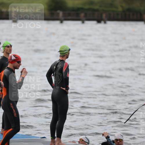 25.08.2024 - Elbe Triathlon Hamburg H.Heesch http://msf.ph/oto/6829926 25.08.2024 07:54:52 Schwimmen  meine-sportfotos.de