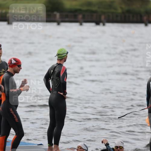 25.08.2024 - Elbe Triathlon Hamburg H.Heesch http://msf.ph/oto/6829931 25.08.2024 07:54:53 Schwimmen  meine-sportfotos.de