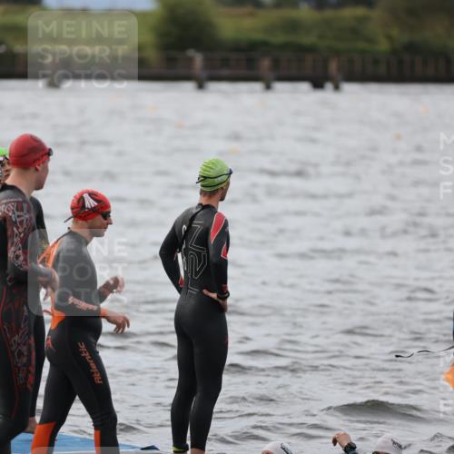 25.08.2024 - Elbe Triathlon Hamburg H.Heesch http://msf.ph/oto/6829945 25.08.2024 07:54:53 Schwimmen  meine-sportfotos.de