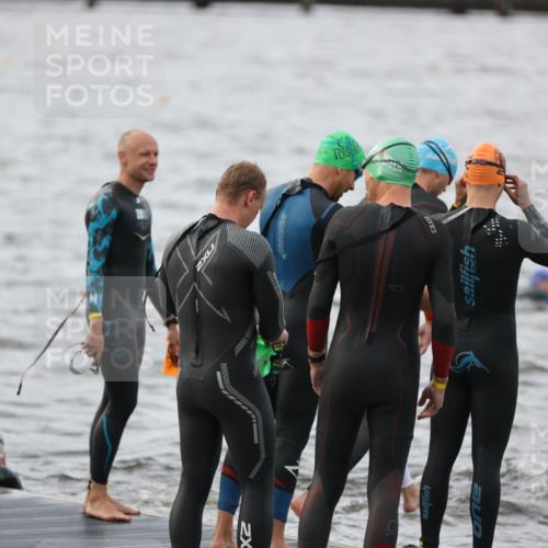 25.08.2024 - Elbe Triathlon Hamburg H.Heesch http://msf.ph/oto/6829948 25.08.2024 07:54:55 Schwimmen  meine-sportfotos.de