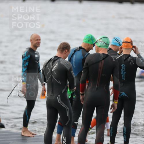 25.08.2024 - Elbe Triathlon Hamburg H.Heesch http://msf.ph/oto/6829951 25.08.2024 07:54:55 Schwimmen  meine-sportfotos.de