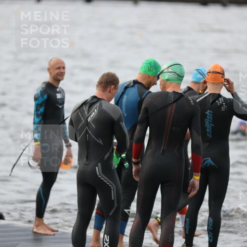 25.08.2024 - Elbe Triathlon Hamburg H.Heesch http://msf.ph/oto/6829954 25.08.2024 07:54:55 Schwimmen  meine-sportfotos.de