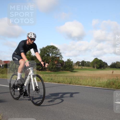 25.08.2024 - Elbe Triathlon Hamburg Fuchs,  Jonas http://msf.ph/oto/6829957 25.08.2024 09:47:32 Radfahren 271, 488, 493, 223, 245 meine-sportfotos.de