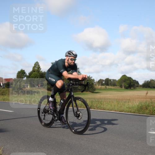 25.08.2024 - Elbe Triathlon Hamburg Fuchs,  Jonas http://msf.ph/oto/6829961 25.08.2024 09:47:32 Radfahren 271, 488, 493, 223, 245 meine-sportfotos.de