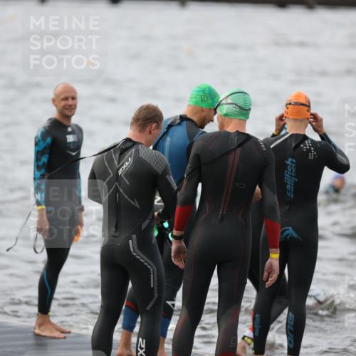 25.08.2024 - Elbe Triathlon Hamburg H.Heesch http://msf.ph/oto/6829962 25.08.2024 07:54:55 Schwimmen  meine-sportfotos.de
