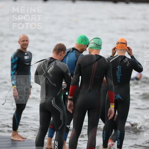 25.08.2024 - Elbe Triathlon Hamburg H.Heesch http://msf.ph/oto/6829969 25.08.2024 07:54:55 Schwimmen  meine-sportfotos.de