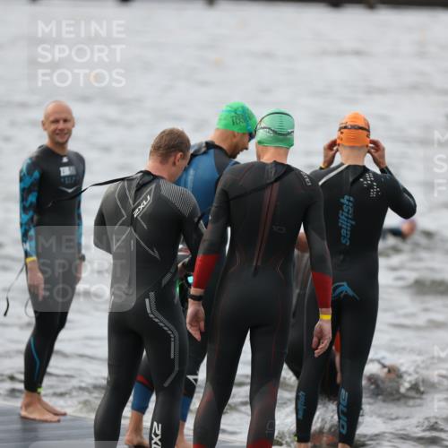 25.08.2024 - Elbe Triathlon Hamburg H.Heesch http://msf.ph/oto/6829972 25.08.2024 07:54:55 Schwimmen  meine-sportfotos.de