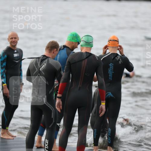 25.08.2024 - Elbe Triathlon Hamburg H.Heesch http://msf.ph/oto/6829975 25.08.2024 07:54:55 Schwimmen  meine-sportfotos.de