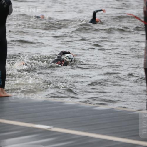 25.08.2024 - Elbe Triathlon Hamburg H.Heesch http://msf.ph/oto/6829980 25.08.2024 07:54:56 Schwimmen  meine-sportfotos.de