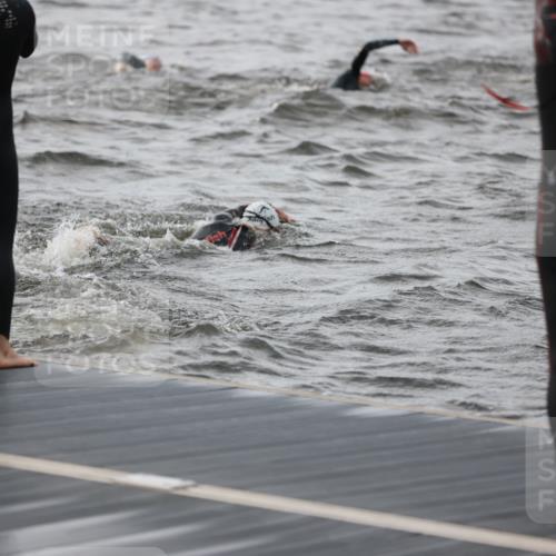 25.08.2024 - Elbe Triathlon Hamburg H.Heesch http://msf.ph/oto/6829984 25.08.2024 07:54:56 Schwimmen  meine-sportfotos.de