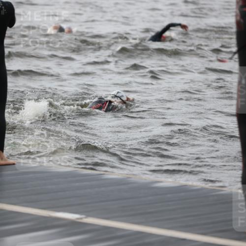25.08.2024 - Elbe Triathlon Hamburg H.Heesch http://msf.ph/oto/6829988 25.08.2024 07:54:57 Schwimmen  meine-sportfotos.de