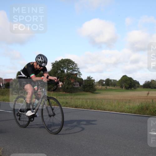 25.08.2024 - Elbe Triathlon Hamburg Fuchs,  Jonas http://msf.ph/oto/6830006 25.08.2024 09:48:00 Radfahren 424, 356, 304, 350, 125, 182, 423, 523 meine-sportfotos.de