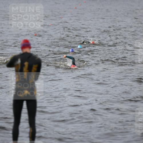 25.08.2024 - Elbe Triathlon Hamburg H.Heesch http://msf.ph/oto/6830032 25.08.2024 07:55:54 Schwimmen  meine-sportfotos.de