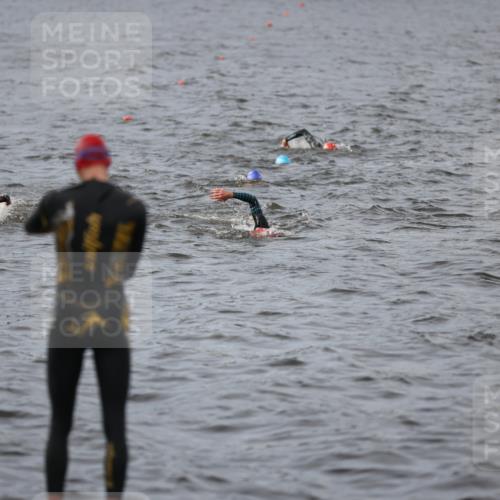25.08.2024 - Elbe Triathlon Hamburg H.Heesch http://msf.ph/oto/6830040 25.08.2024 07:55:54 Schwimmen  meine-sportfotos.de