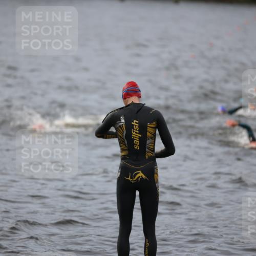 25.08.2024 - Elbe Triathlon Hamburg H.Heesch http://msf.ph/oto/6830045 25.08.2024 07:55:56 Schwimmen  meine-sportfotos.de