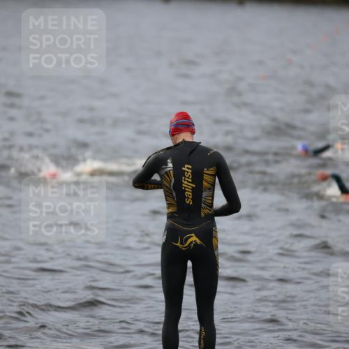 25.08.2024 - Elbe Triathlon Hamburg H.Heesch http://msf.ph/oto/6830049 25.08.2024 07:55:56 Schwimmen  meine-sportfotos.de