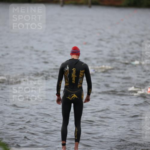 25.08.2024 - Elbe Triathlon Hamburg H.Heesch http://msf.ph/oto/6830057 25.08.2024 07:56:00 Schwimmen  meine-sportfotos.de
