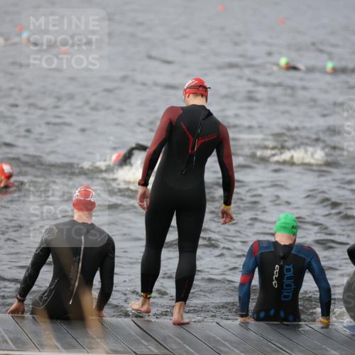 25.08.2024 - Elbe Triathlon Hamburg H.Heesch http://msf.ph/oto/6830073 25.08.2024 07:56:02 Schwimmen  meine-sportfotos.de
