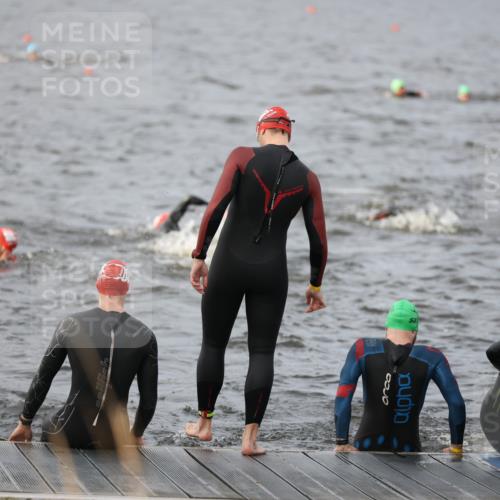 25.08.2024 - Elbe Triathlon Hamburg H.Heesch http://msf.ph/oto/6830079 25.08.2024 07:56:03 Schwimmen  meine-sportfotos.de