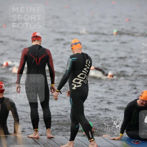 25.08.2024 - Elbe Triathlon Hamburg H.Heesch http://msf.ph/oto/6830081 25.08.2024 07:56:04 Schwimmen  meine-sportfotos.de