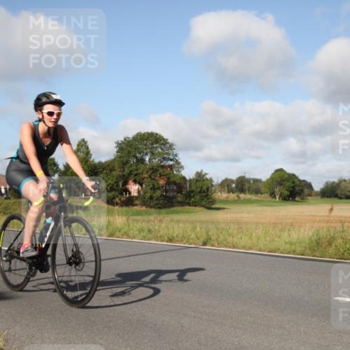 25.08.2024 - Elbe Triathlon Hamburg Fuchs,  Jonas http://msf.ph/oto/6830084 25.08.2024 09:48:40 Radfahren 352, 472, 127, 478, 311, 147 meine-sportfotos.de