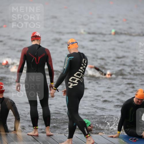 25.08.2024 - Elbe Triathlon Hamburg H.Heesch http://msf.ph/oto/6830087 25.08.2024 07:56:04 Schwimmen  meine-sportfotos.de