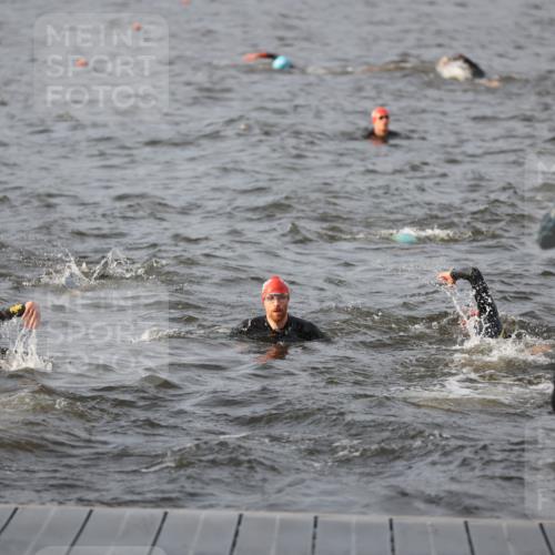 25.08.2024 - Elbe Triathlon Hamburg H.Heesch http://msf.ph/oto/6830115 25.08.2024 07:56:10 Schwimmen  meine-sportfotos.de